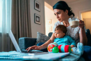 ᐅ Ayudas a Madres Solteras en España para 2024